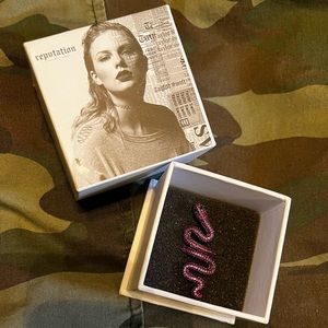 Taylor Swift Reputation Snake Ring Purple